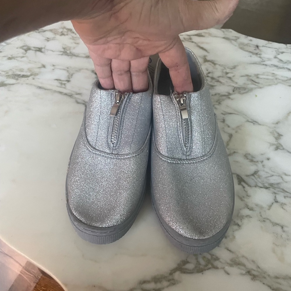 Vintage NWT Chatties silver slip ons
